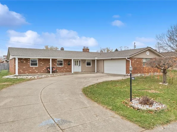1277 Honeysuckle Dr, Fairborn, OH 45324