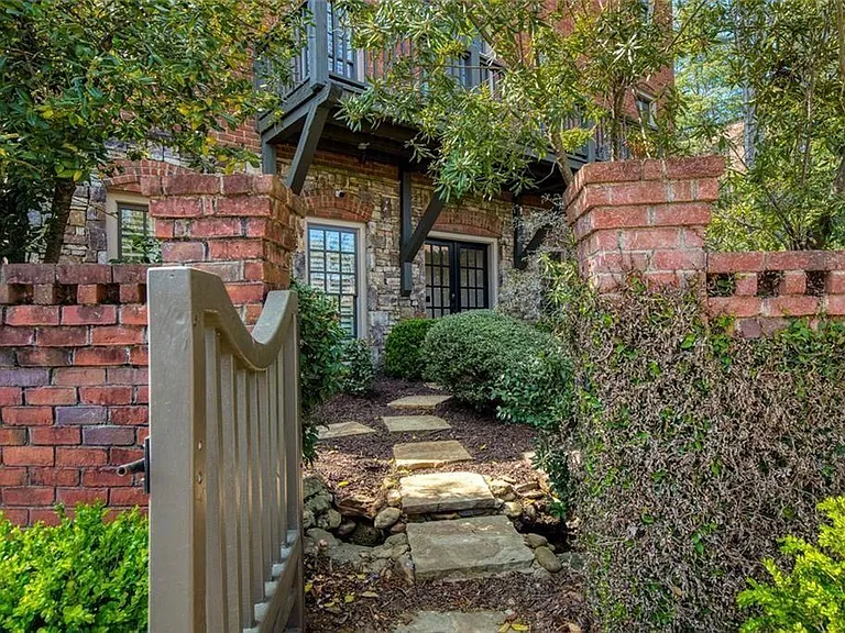100 Founders Mill Ct — Photo 10