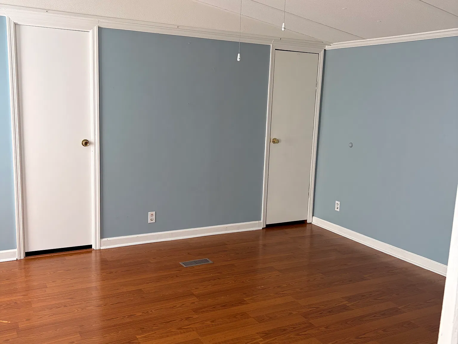 3 bed, 1024 sqft, $1,200 — Photo 4