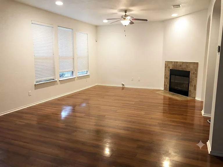 14320 Lake Victor Dr — Photo 4