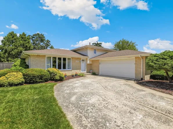8840 Terry Dr, Orland Park, IL 60462