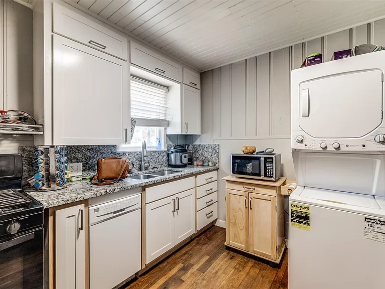 2300 W Lowden St — Photo 21