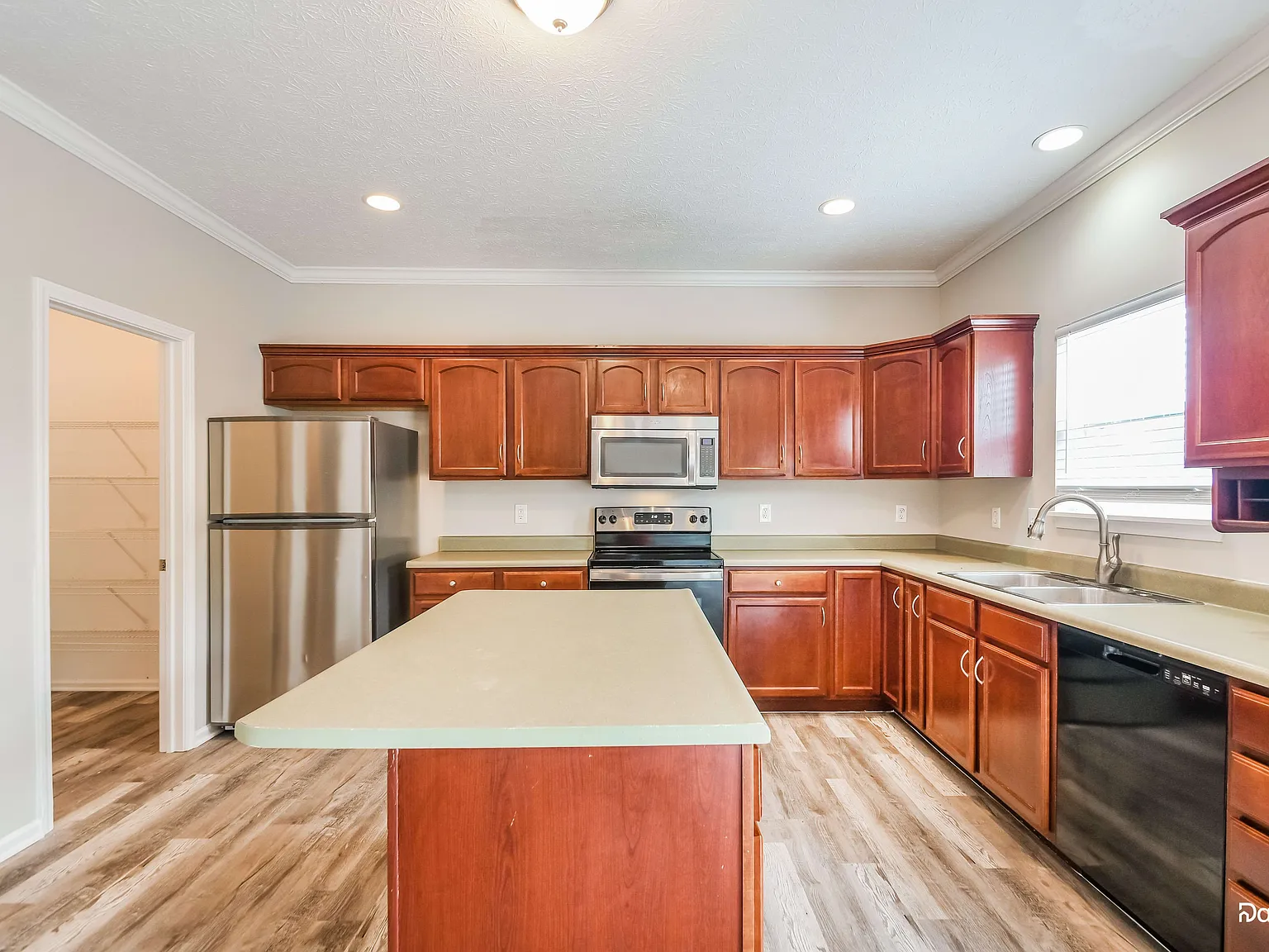 4 bed, 2.5 bath, 3130 sqft, $2,635 — Photo 4