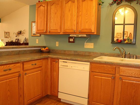3rd image of 1292 Village Centre Dr Unit 5