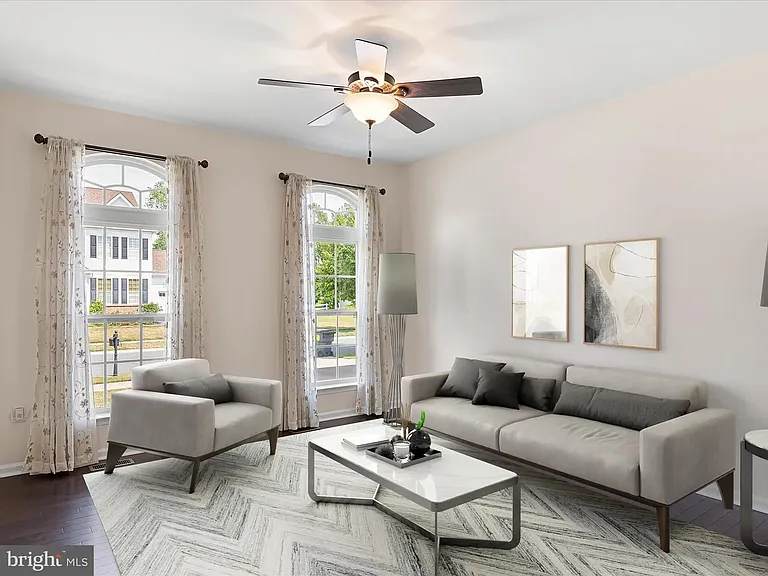 365 Plato Pl — Photo 2