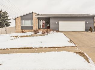 4809 S Winncrest Ave, Sioux Falls, SD 57103