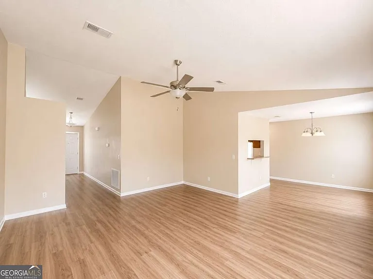 103 Royal Acres Ct — Photo 4