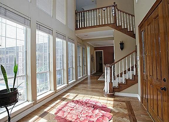 2nd image of 2901 Amesbury Dr
