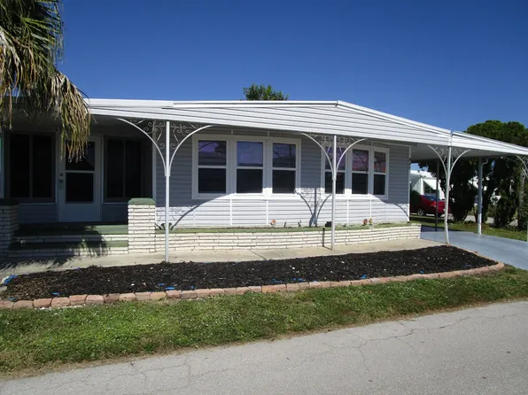 911 Strongbox Ln, North Fort Myers, FL 33917