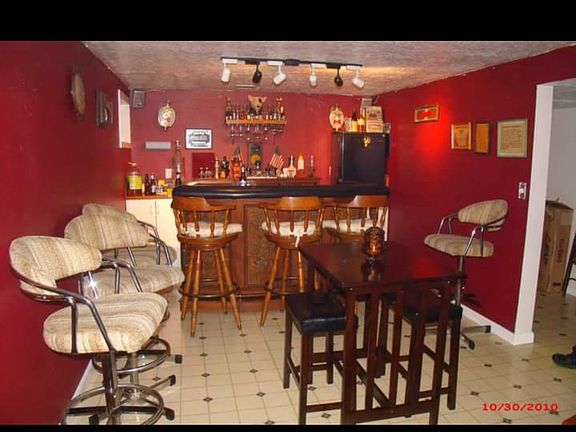 Wet bar area