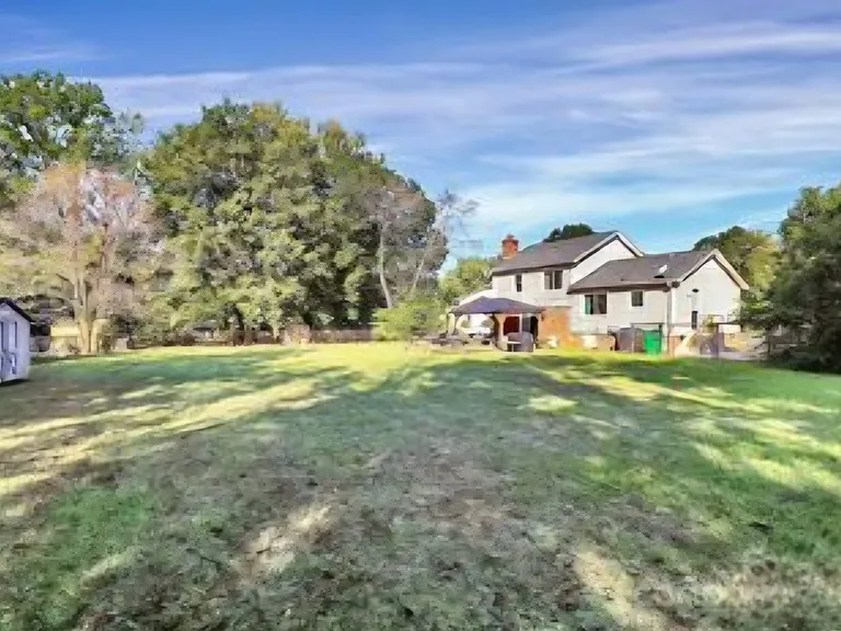 301 Red Roan Pl — Photo 37