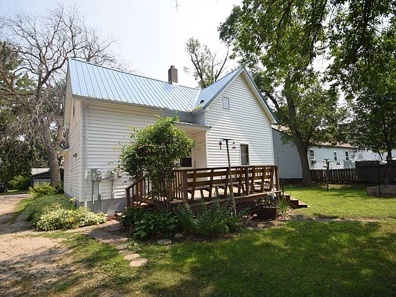 5th image of 718 3rd Ave E