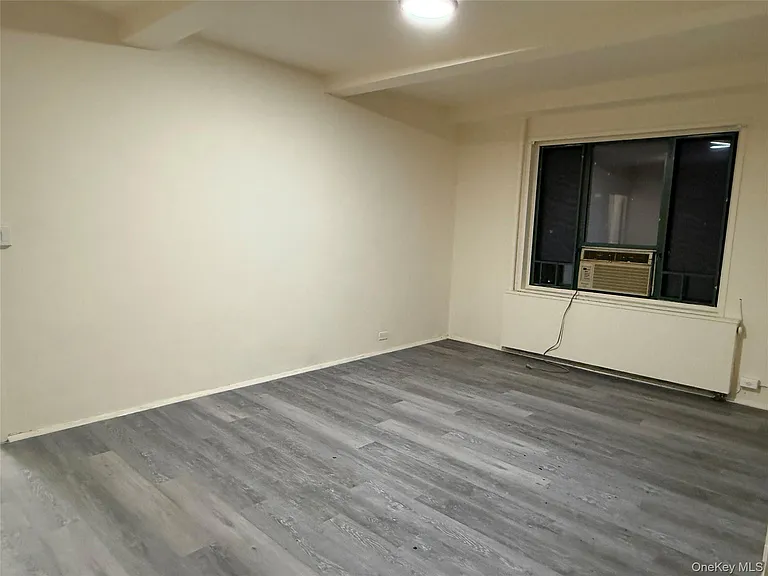 2240 E Tremont Ave #4B — Photo 3