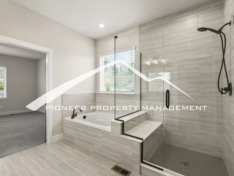 2398 Merlot Dr — Photo 16