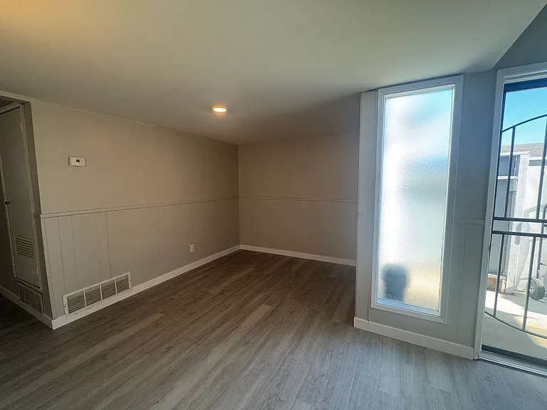 3819 Clairemont Dr — Photo 6