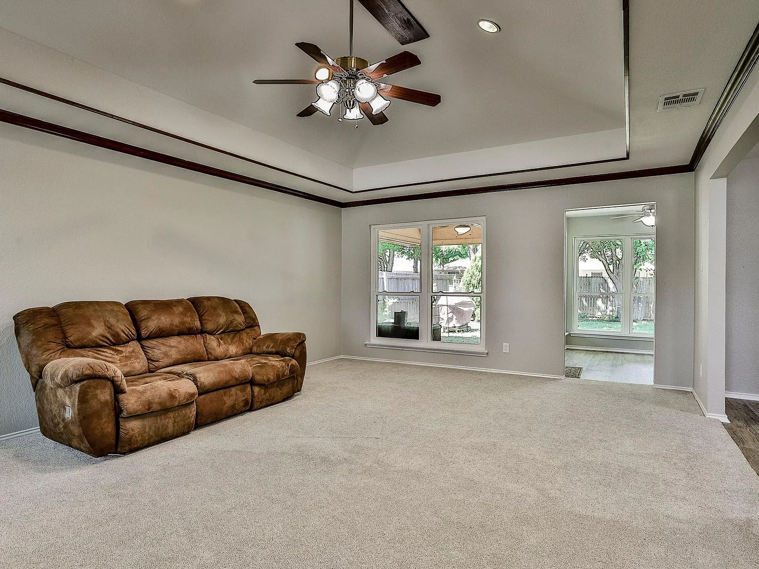 8 Cimarron Dr — Photo 3