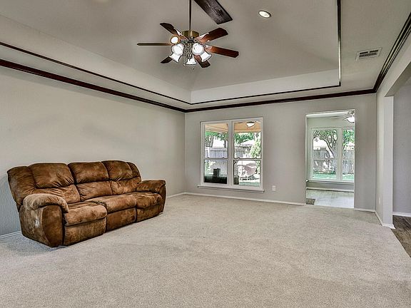 3rd image of 8 Cimarron Dr