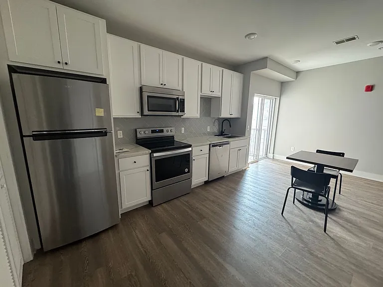 1310 N Broad St — Photo 36