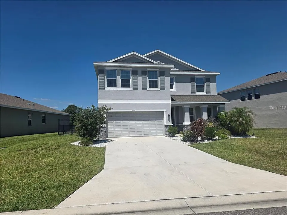 16457 Woodside Gln
