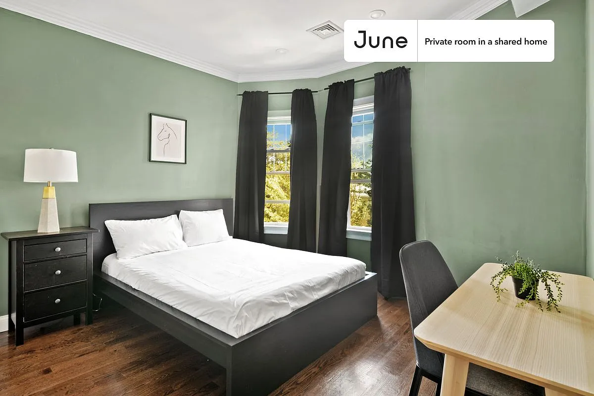 Queen bedroom in 4 bed/1.5 bath home in Somerville #547 C — Photo 1