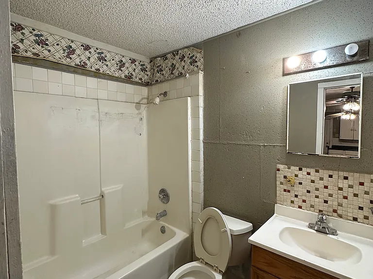 944 W Lynwood Ave — Photo 9