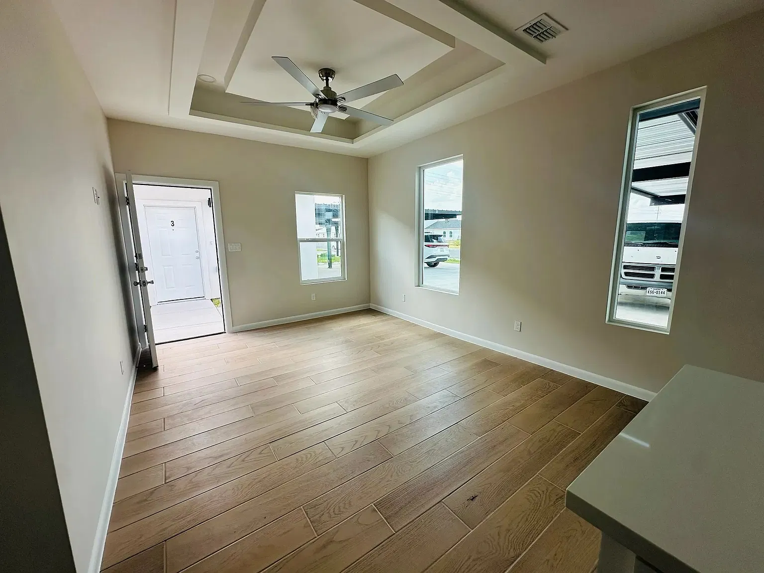 3 bed, 1100 sqft, $1,350 — Photo 4