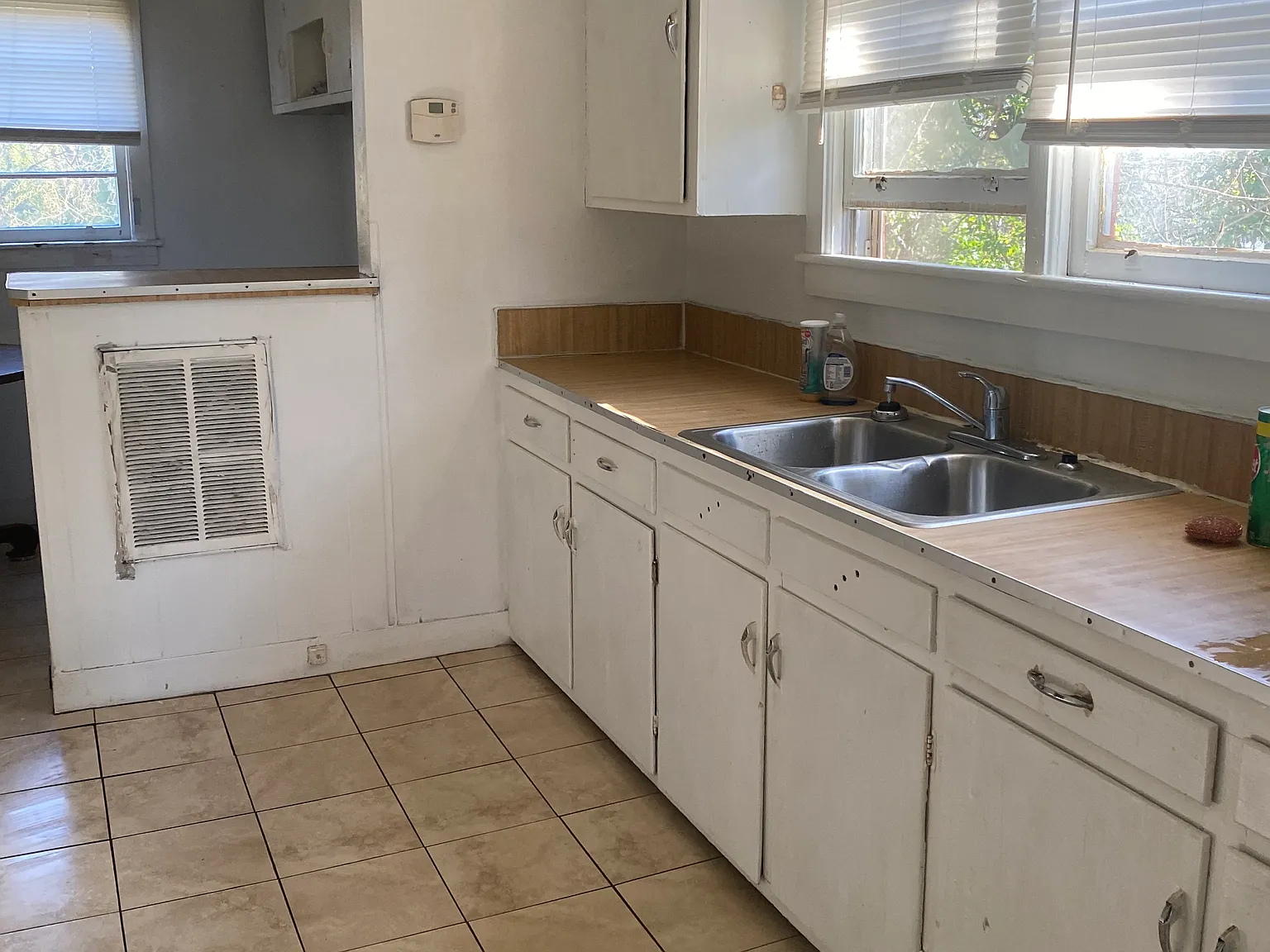 2 bed, 1000 sqft, $1,050 — Photo 4