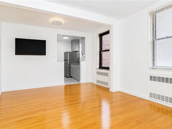 3rd image of 1213 Avenue Z APT A24