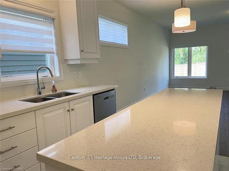 11 Beachwalk Cres — Photo 11
