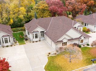 2192 Midland View Ct N, Roseville, MN 55113