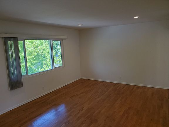 5th image of 2338-52 Penmar Ave #2350