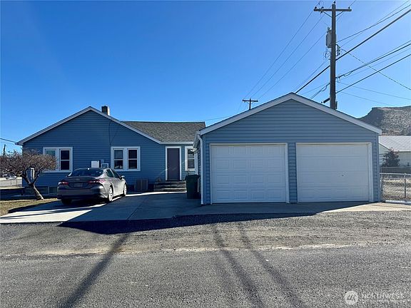 3rd image of 400 Roosevelt Drive