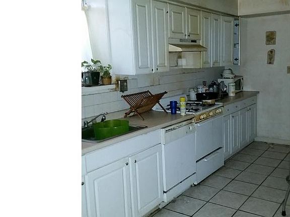 3rd image of 5551 Catharine St