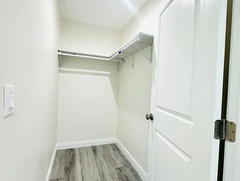 9318 Encino Ave — Photo 27