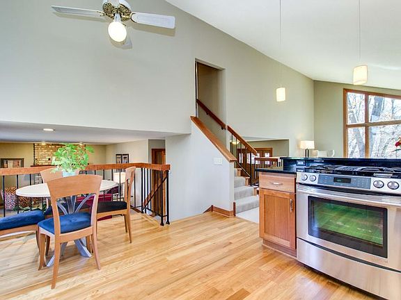 5th image of 2227 Foxtail Ct