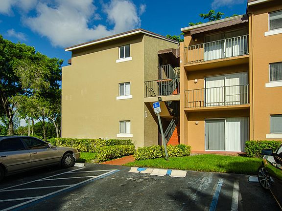 2nd image of 1133 N Benoist Farms Rd #301