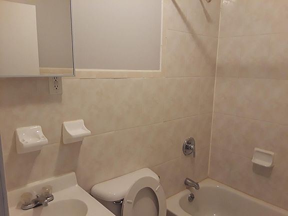 5th image of 1912 Lacombe Ave #3