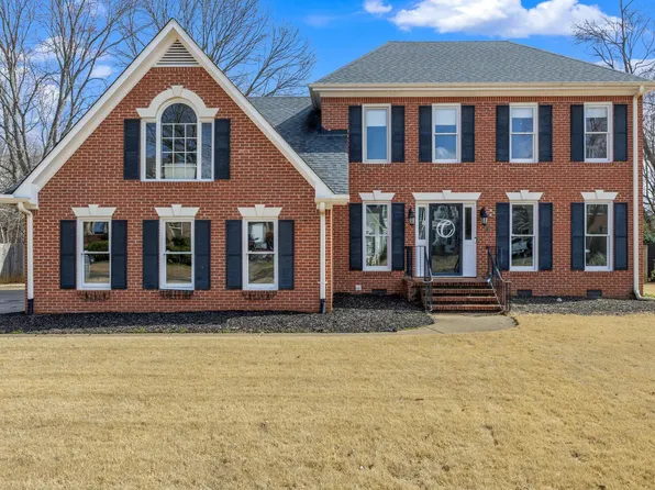 102 W Silverleaf St, Greer, SC 29650