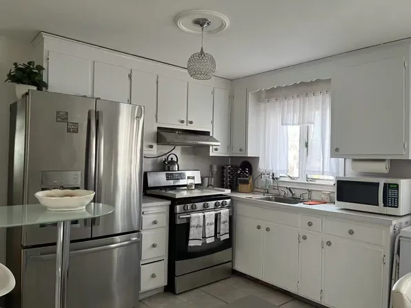 13 Edward St #2, New Britain, CT 06051