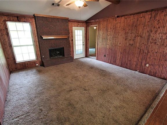 2nd image of 2209 Diamond Cir