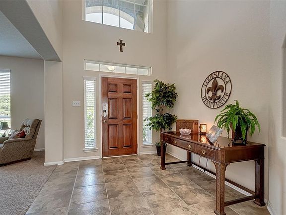Expansive foyer that leads into an office space to your right as you enter.