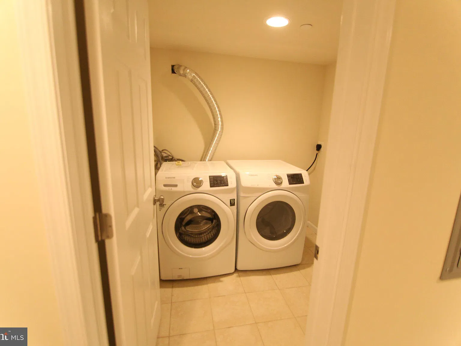 5 bed, 5.5 bath, 2283 sqft, $2,375 — Photo 3