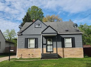 2214 Green Rd, Cleveland, OH 44121