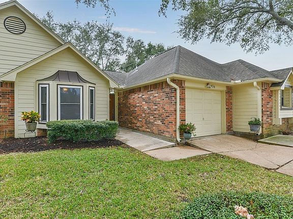 3rd image of 638 W Country Grove Cir