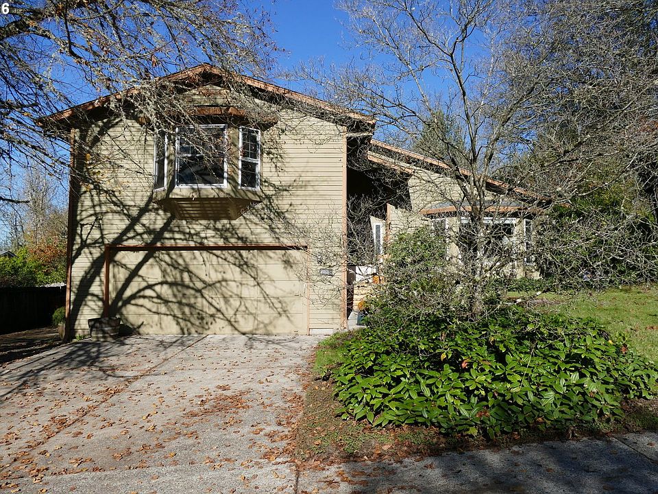 2nd image of 2208 NE 154th Cir
