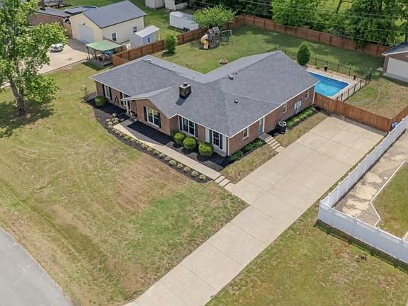 2nd image of 804 Redwood Cir