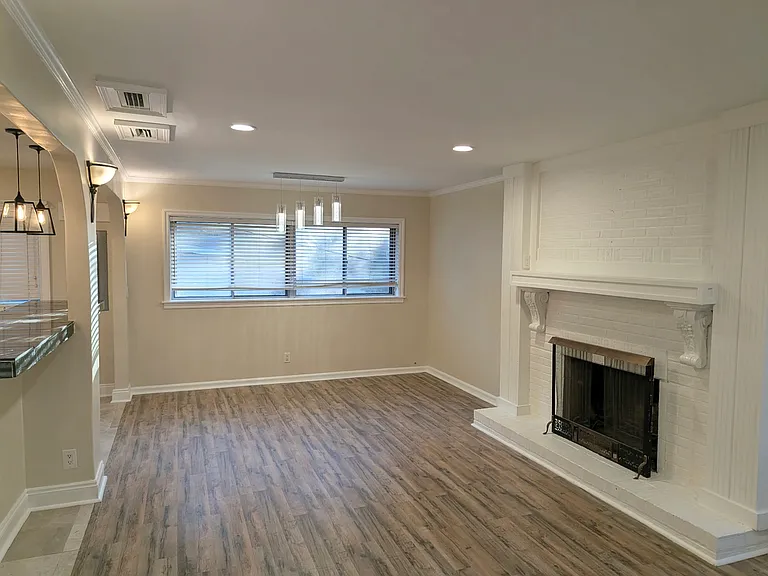 1401 Houston St — Photo 9