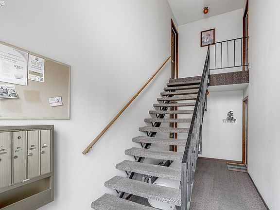3rd image of 1622 E 9th St APT 12