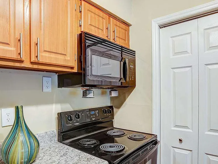 Highland Oaks Apartments — Photo 8