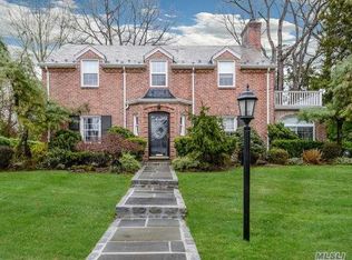 19 Sargent Pl, Manhasset, NY 11030